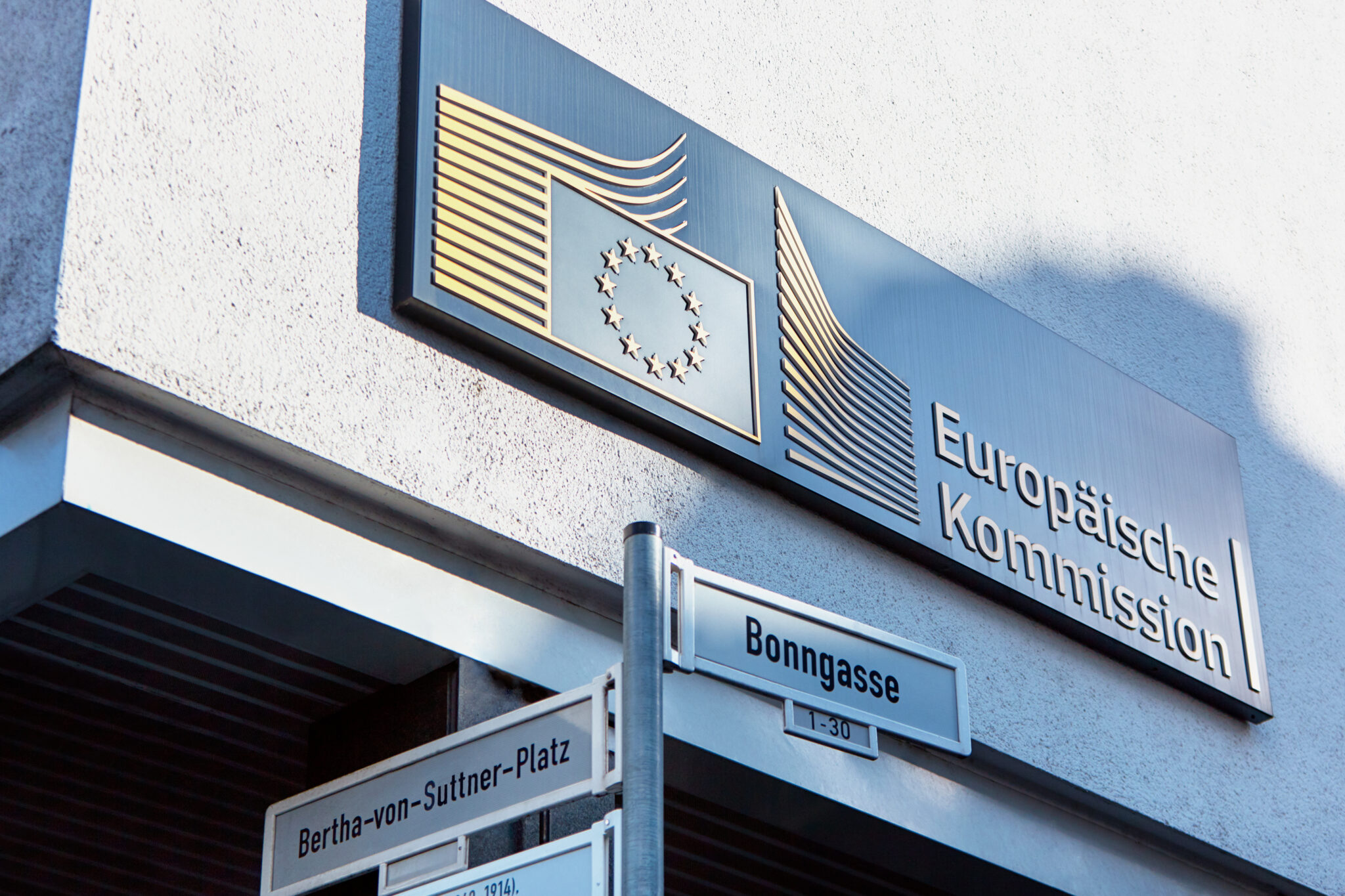 Schild der Europäischen Kommission an der Bonngasse in Bonn